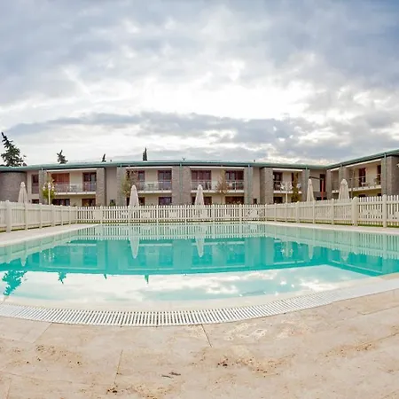 Chianti Village Morrocco 아파트호텔